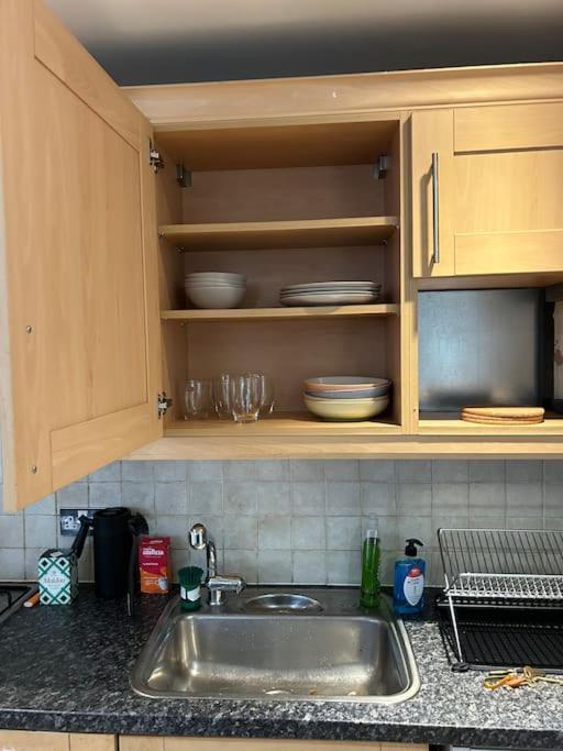 2 En And Large Kitchen Apartment *
